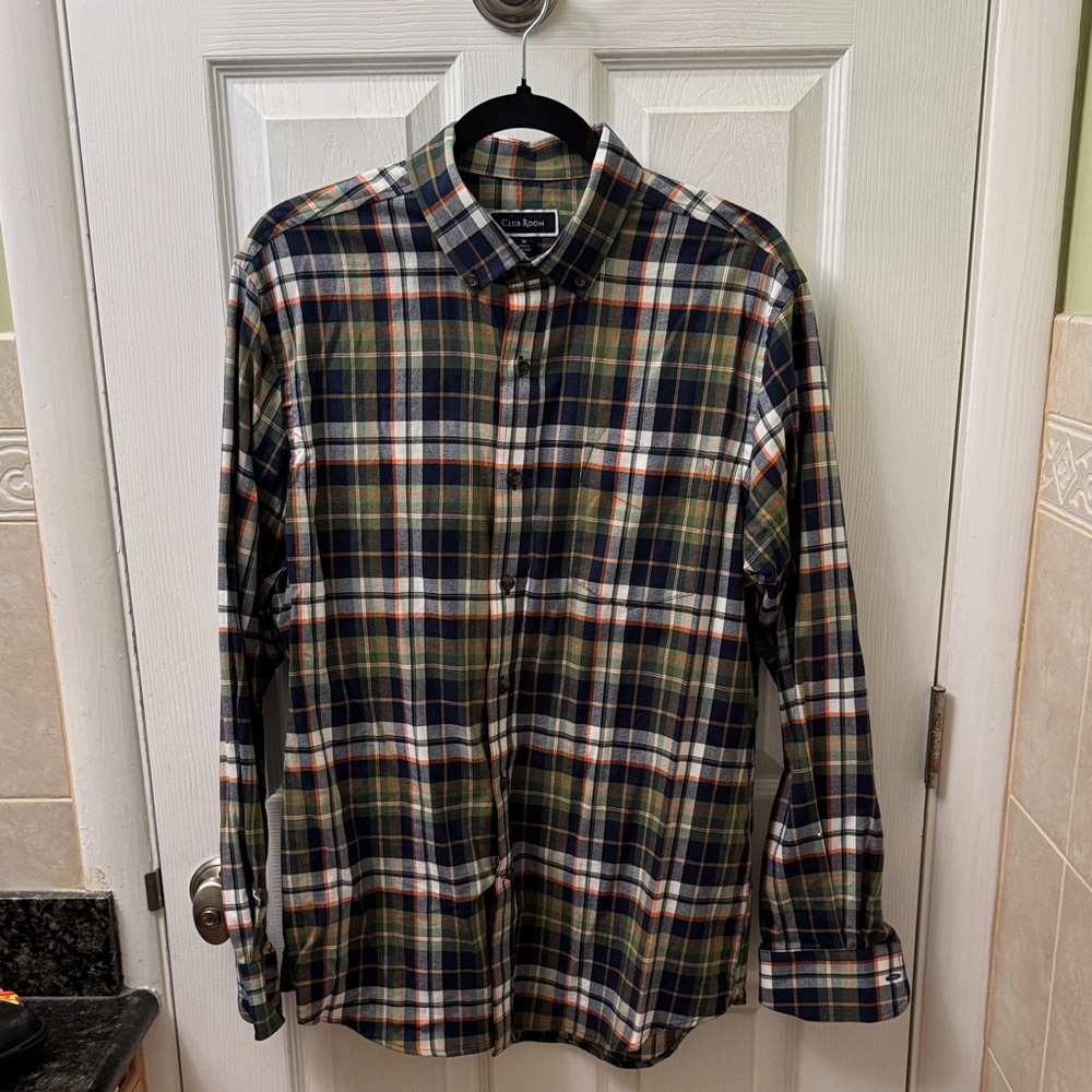 Club Room Men's Navy and Green Plaid Button Down Shirt
